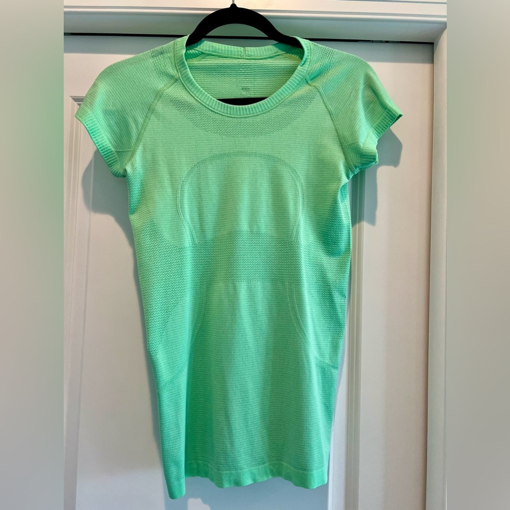 Size 6, Lululemon Swiftly tee, Dragonfly color